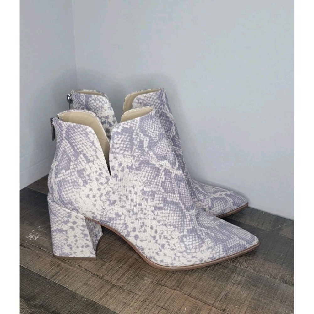 Vince Camuto Snakeskin Booties Zip Back Size 12 Jestama - Picture 3 of 9